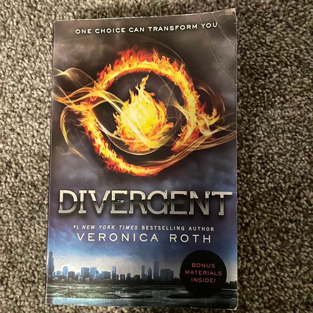Divergent by Veronica Roth